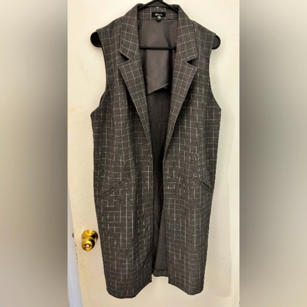 Reitmans Long sleevless grey blazer Size XL